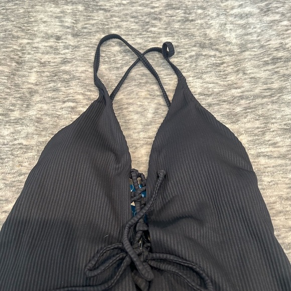 NWT Cupshe Size Medium Ribbed One Piece Women’s Swimsuit - Picture 4 of 7